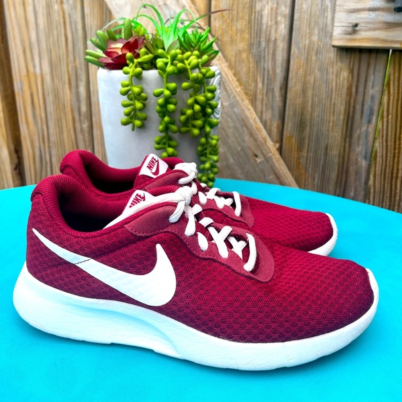 Nike Shoes - Nike Women’s Tanjun Running Sneakers size 7.5